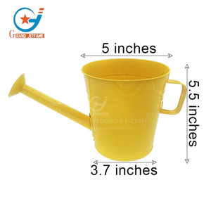 Vaso <span class=keywords><strong>per</strong></span> <span class=keywords><strong>Fiori</strong></span> a Forma di <span class=keywords><strong>Annaffiatoio</strong></span> in Metallo Giallo da 0,3 Galloni con Manico - Product Image 3