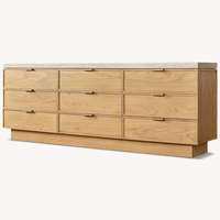 Commode sophistiquée et moderne en bois massif chêne clair à 6 tiroirs avec plateau en pierre, poignées en bois et base encastrée pour chambre à coucher, personnalisable OEM