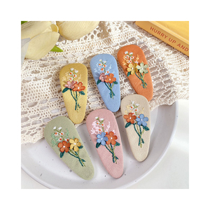 Pasador <span class=keywords><strong>de</strong></span> Pelo con Forma <span class=keywords><strong>de</strong></span> <span class=keywords><strong>Gota</strong></span> Bordado en Tela, Flor Tridimensional, Lindo y Moderno, Estilo Jardín, Accesorios para el Cabello - Product Image 1