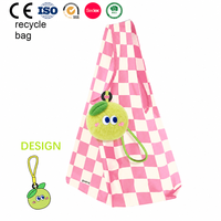 Herbruikbare opvouwbare boodschappentas met knuffels, inclusief ecologische tas, fruitknuffels (tomaat, guave, sinaasappel), sleutelhangers en speelgoed.