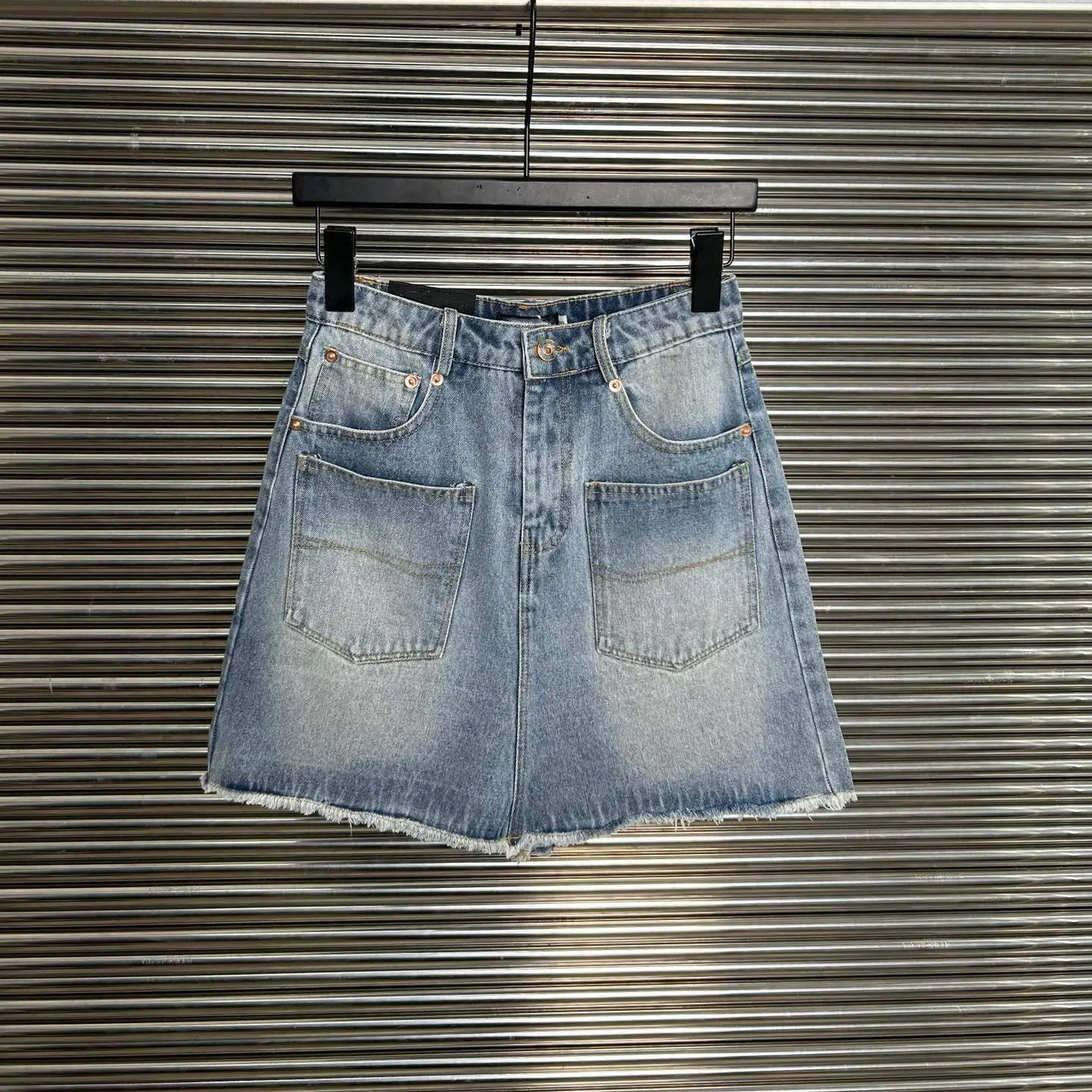 Женская джинсовая юбка с карманами