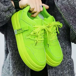 Baskets décontractées vertes minimalistes tendance, chaussures blanches à plateforme fluorescente pour hommes, baskets polyvalentes style skate - Product Image 1
