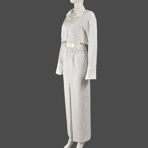 Conjunto de 2 piezas de <span class=keywords><strong>moda</strong></span> 51187 para mujer, camisas cortas informales de manga larga con botones y falda derramada a rayas - Product Image 3