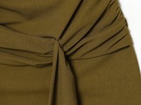 Nouvelle robe mini plissée décontractée et élégante pour femme 2026 avec ceinture décorative, style rétro chic à manches courtes.