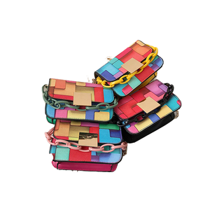 Bolso de Cadena Avanzado para Mujer 2025, Nuevo Estilo Versátil de Otoño Invierno, Bolso Bandolera de Un Solo Hombro con Dos Correas, Diseño Cuadrado Pequeño - Product Image 5