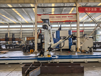 Station de travail robotisée de soudage sur portique cantilever industriel à rail au sol