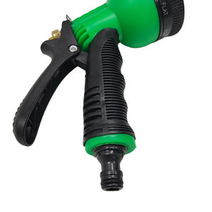 Pistola de Agua para Lavado de Autos, de Plástico Premium, Cómoda, Portátil, con Cabezal Giratorio y Punta Ajustable (Verde) - Product Image 2