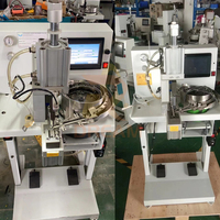 Machine automatique de poinçonnage d'œillets et de rivetage pour cuir