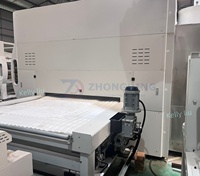 Machine de peinture automatique CNC pour portes en bois, performante et fiable, avec pulvérisateur oscillant pour grandes usines