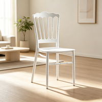 Chaises de salle à manger modernes empilables en PP pour l'extérieur Vente en gros pas cher Restaurant Hôtel Maison Mobilier Chaise Chiavari en plastique