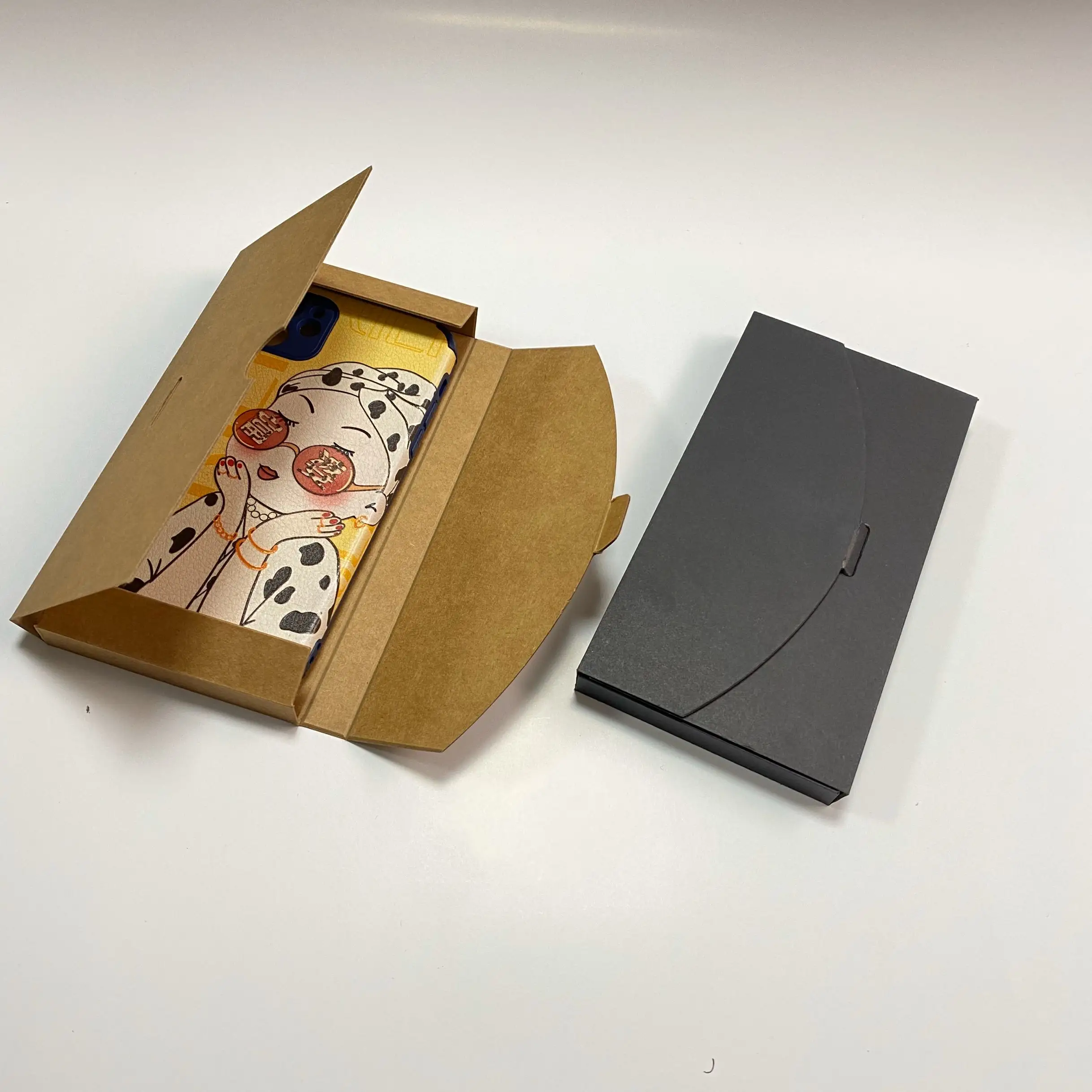 Custom Logo Cardboard Packaging Phone Case Packaging Flat Kraft Paper Phone Case Packing Packaging Box