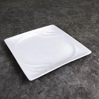 Assiette de présentation carrée en mélamine blanche incassable de 10 pouces pour restaurant, personnalisable