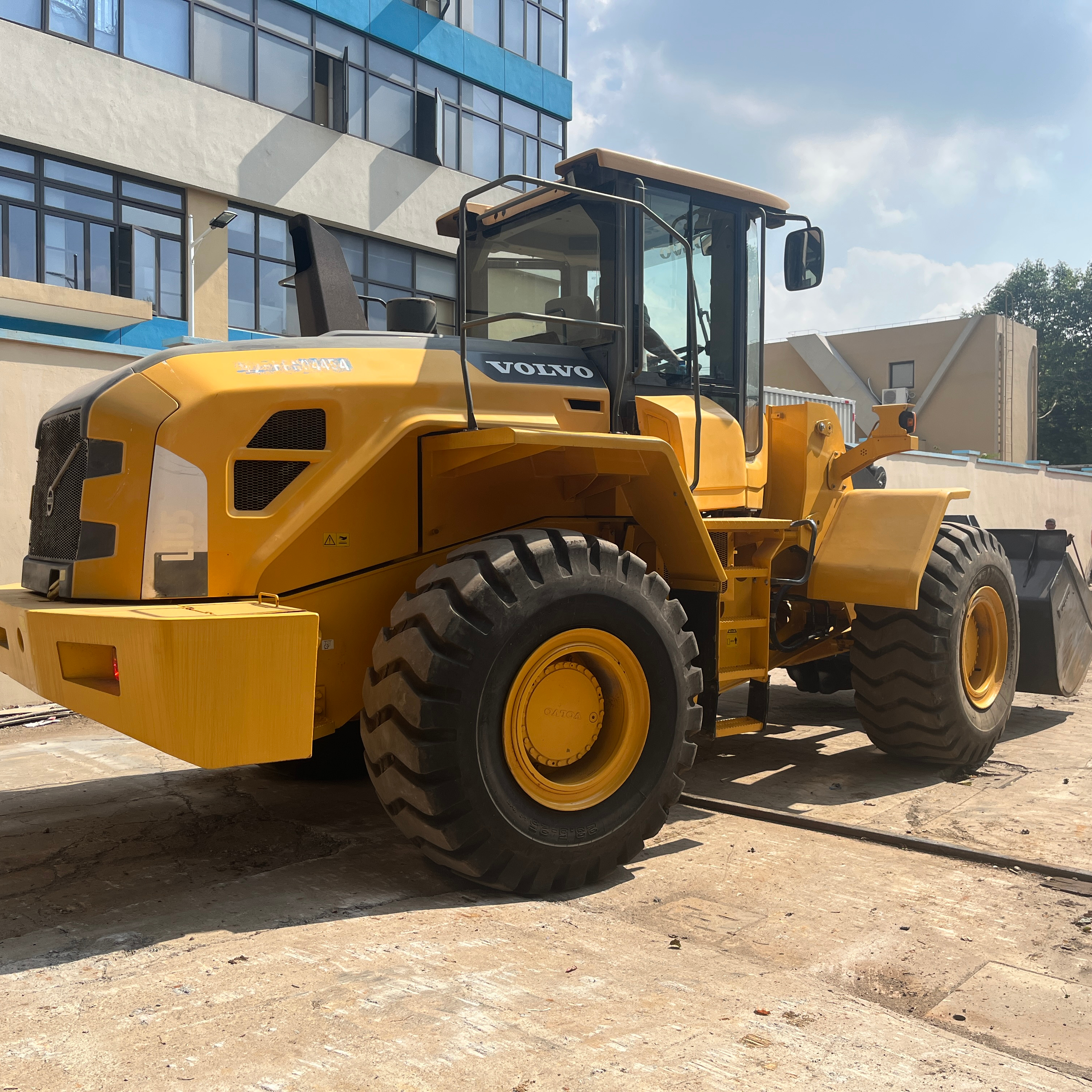 Высококачественный использованный колесный погрузчик VOLVO L105E L105 L150E, оснащенный оригинальными компонентами ядра, хорошая производительность, Шанхай
