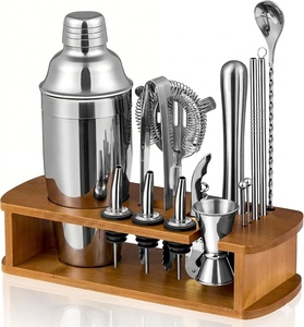 Ensemble de shakers à cocktails en acier inoxydable personnalisable avec support en bois, kit de barman professionnel pour un branding de cadeau haut de gamme - Product Image 1