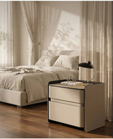 Table de chevet moderne italienne minimaliste de luxe léger en bois massif et cuir, nouveau modèle haut de gamme avec rangement intégral, mobilier de chambre à coucher