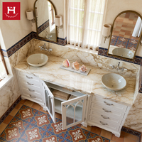 Meuble de salle de bain de luxe sur mesure Happy Houses avec double vasque en bois massif, meuble-lavabo en bois avec verre dépoli et plateau en marbre pour villa