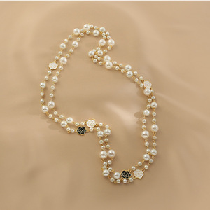 冬季时尚长款珍珠花项链圆形双层山茶花毛衣珍珠链项链女式 - Product Image 1