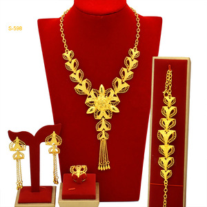 Parure de mariage pour femme style ethnique du Moyen-Orient Dubaï, en alliage plaqué or 24 carats, motif plantes et fleurs, collier, boucles d'oreilles et bague - Product Image 5