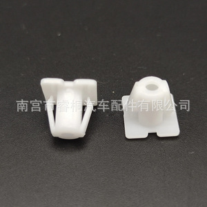 Clip Decorativo de Nylon Shuangxuan 8775626900 para Protección Interior del Panel de Puerta de Coche Moderno - Product Image 1