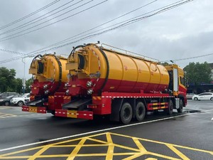 Camión Cisterna de Vacío Dongfeng Tianlong 8x4 con Bomba de Succión de Alto Caudal y Potencia para el Mantenimiento de Alcantarillado Municipal - Product Image 4