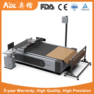 Cortadora CNC Automática con Cuchilla Oscilante y Mesa Transportadora para Corte Continuo de Materiales Textiles, de Cuero y Flexibles - Product Image 2