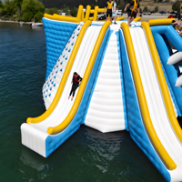 Parc aquatique gonflable géant avec jeux, parcours d'obstacles aquatiques, toboggan gonflable et murs d'escalade pour enfants et adultes