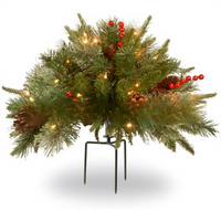 Skelett de sapin de Noël artificiel en fer forgé avec flocons, décorations mélangées, guirlandes lumineuses LED, baies rouges et cônes de pin