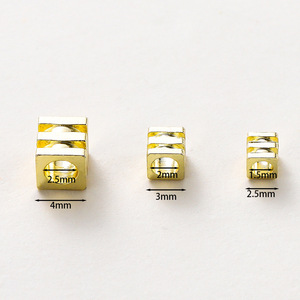 Cuentas espaciadoras cuadradas chapadas en oro de 4 mm para la fabricación de pulseras y accesorios de joyería - Product Image 5
