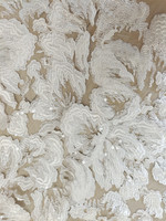 Robe de mariée, robe de soirée, tissu en maille brodée avec des appliques florales, dentelle faite à la main