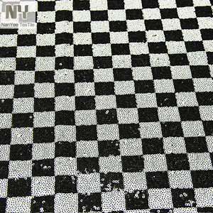 Tessuto Nanyee con Design a Scacchi 2,5cm, Nero e Bianco, con Mini Paillettes Ricamate - Product Image 3