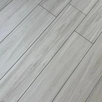 Carrelage en porcelaine gris mat effet bois 150x900mm, céramique pleine masse aspect planche de bois pour salon (vente en gros)