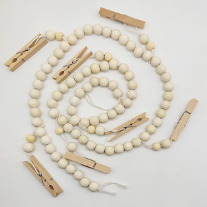 Collier de perles en bois porte-photos pour décoration murale, affichage de photos pour la Saint-Valentin et les loisirs en famille - Product Image 1