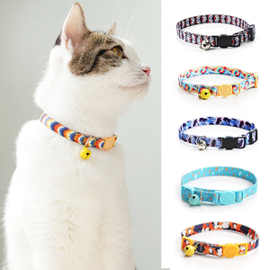 <span class=keywords><strong>Collar</strong></span> ajustable para perros pequeños y gatos con patrón de impresión de flores bonitas y campana pequeña fácil de ajustar - Product Image 1
