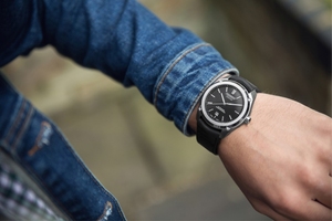 Montre mécanique pour homme OEM en acier inoxydable, étanche 10 bars, bracelet en cuir, boîtier de 22 mm de large, affichage à aiguilles - Product Image 5