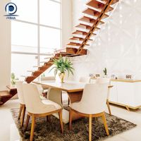 Escalier flottant intérieur en bois durable personnalisé Prima, escalier droit pour villa et appartement