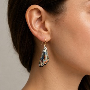 Orecchini vintage triangolari a forma di goccia d'acqua in marmo colorato, regali per feste da donna - Product Image 2