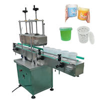 Nieuwe cosmetische flessen, rietdiffuser, wijn, whisky, likeur, voedsel, binnenplug, transportband, afdichtings- en persmachine