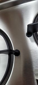 Estufa de Gas Integrada en Mesa para Vehículos Recreativos (RV), Dos en Uno, Alto BTU, con Protección Contra el Viento, Modelo RVS-04D de Acero Inoxidable - Product Image 2