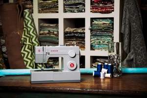 <span class=keywords><strong>Machine</strong></span> <span class=keywords><strong>à</strong></span> <span class=keywords><strong>coudre</strong></span> SINGER Heavy Duty 4423 - Product Image 4