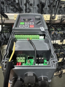 Không thấm nước chuyển đổi tần số duy nhất giai đoạn <span class=keywords><strong>220V</strong></span> 2.2kw áp suất không đổi điều khiển VFD cho Máy bơm nước điều khiển - Product Image 3