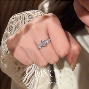 Anillo de diamantes King Silver Jewelry, plata de ley S925, corte brillante redondo, anillo de boda para mujer - Product Image 4