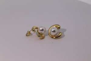 Boucles d'oreilles clous en perles en forme de lettre plaquées or en laiton élégantes et classiques de Tianyu Gems pour femmes - Product Image 2