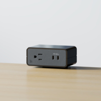 Multiprise sécurisée OMNI moderne à fixation par pince avec 2 ports USB-C pour télétravailleurs, bureaux et bureaux debout
