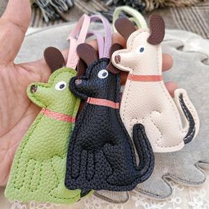 Charme de sac de chien de dessin animé mignon, mode créative, porte-clés de voiture en cuir PU, ornement suspendu - Product Image 3