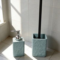 Accessoires de salle de bain en polyrésine aspect pierre brute carrée, 2 pièces : distributeur de savon liquide et porte-brosse WC, pour la vente en gros