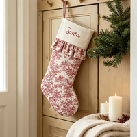 Chaussette de Noël personnalisée en toile rouge avec imprimé Toile de Jouy, bordure à volants et nom brodé, pour cadeau de Noël à suspendre, vente en gros