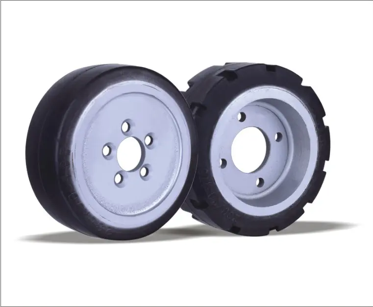 High Quality China Competition Price 4 Driving Wheel For UTV Rubber Tread And Ductile Iron Centre