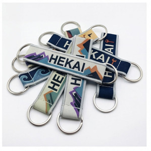 Etiqueta Tejida Personalizada para Llavero con Bordado, Logotipo y Nombre Personalizados, Diseño de Brújula y Flecha para Aventuras al Aire Libre - Product Image 6