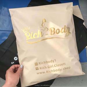 Sac d'expédition en polyéthylène biodégradable avec logo personnalisé imprimé pour jupes - Product Image 4