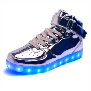 Chaussures de sport montantes rétro à lacets lumineuses à LED pour hommes adultes, dorées, vente en gros - Product Image 3